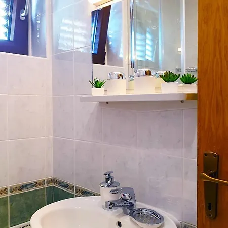Appartement Adria Near The Beach Petrcane